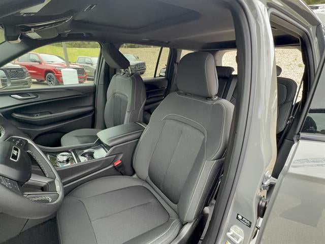 2027 Jeep Grand Cherokee GRAND CHEROKEE LAREDO X 4X4