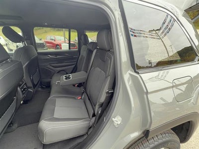 2027 Jeep Grand Cherokee GRAND CHEROKEE LAREDO X 4X4