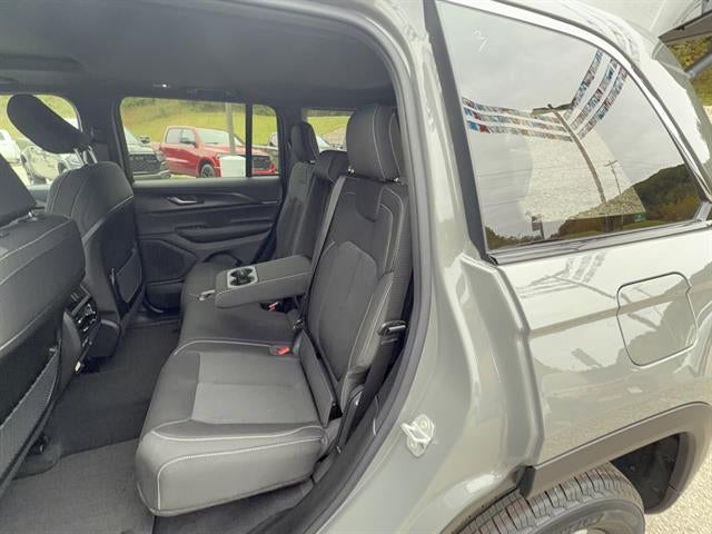 2027 Jeep Grand Cherokee GRAND CHEROKEE LAREDO X 4X4