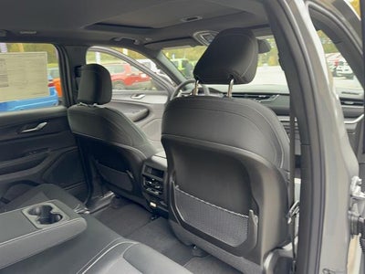 2027 Jeep Grand Cherokee GRAND CHEROKEE LAREDO X 4X4