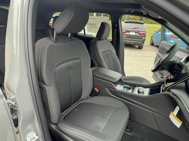 2027 Jeep Grand Cherokee GRAND CHEROKEE LAREDO X 4X4
