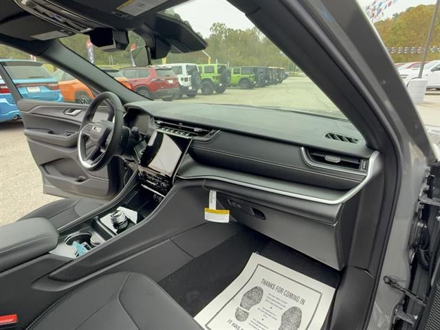 2027 Jeep Grand Cherokee GRAND CHEROKEE LAREDO X 4X4