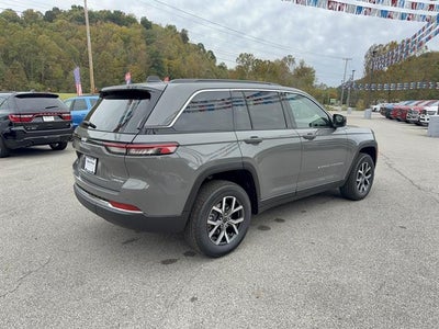 2027 Jeep Grand Cherokee GRAND CHEROKEE LAREDO X 4X4