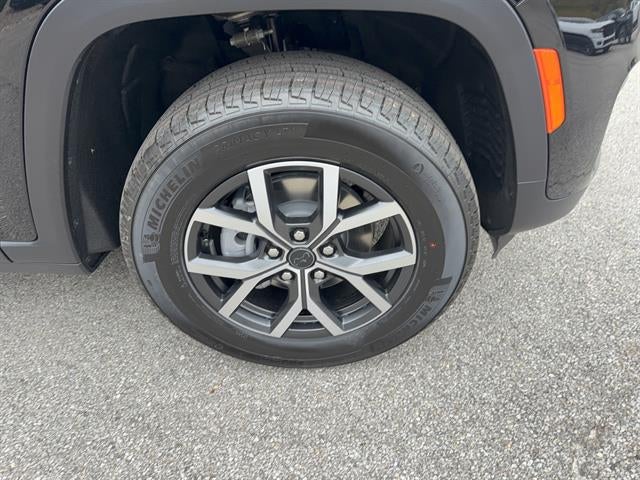 2027 Jeep Grand Cherokee GRAND CHEROKEE LAREDO 4X4