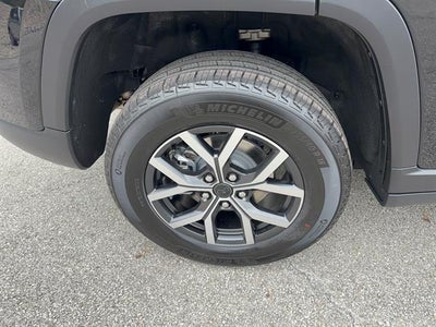 2027 Jeep Grand Cherokee GRAND CHEROKEE LAREDO 4X4