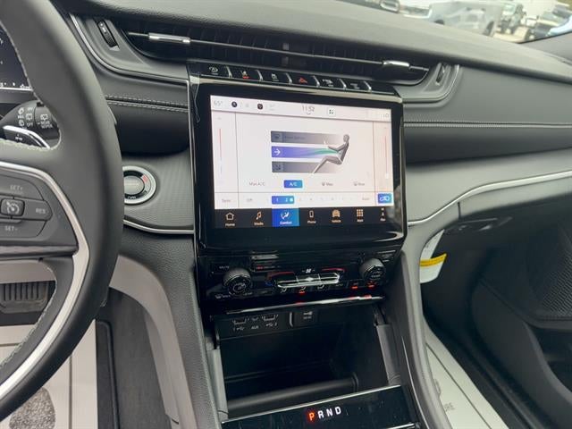2027 Jeep Grand Cherokee GRAND CHEROKEE LAREDO 4X4