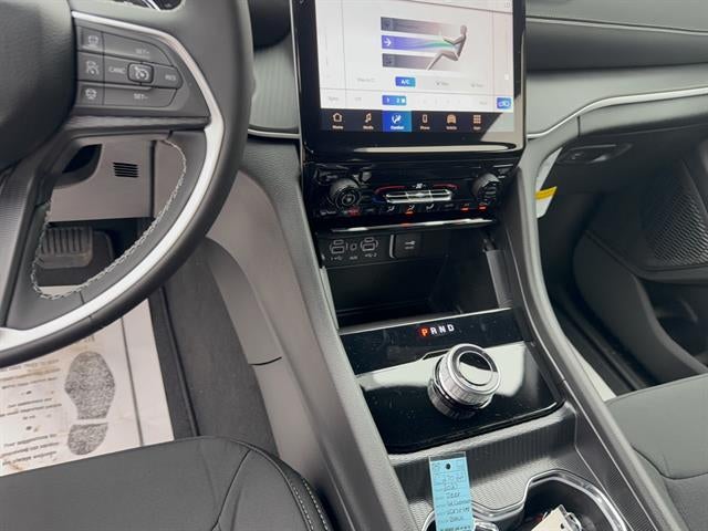 2027 Jeep Grand Cherokee GRAND CHEROKEE LAREDO 4X4