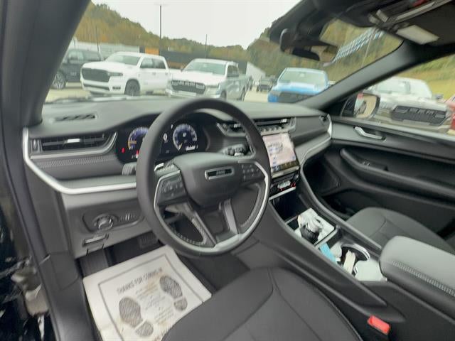 2027 Jeep Grand Cherokee GRAND CHEROKEE LAREDO 4X4