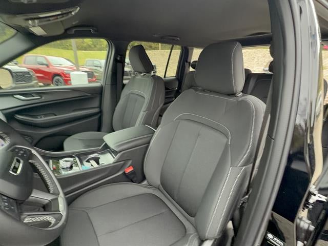2027 Jeep Grand Cherokee GRAND CHEROKEE LAREDO 4X4