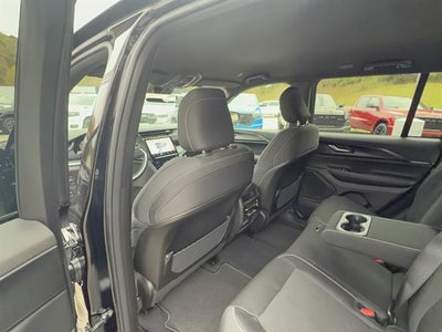 2027 Jeep Grand Cherokee GRAND CHEROKEE LAREDO 4X4
