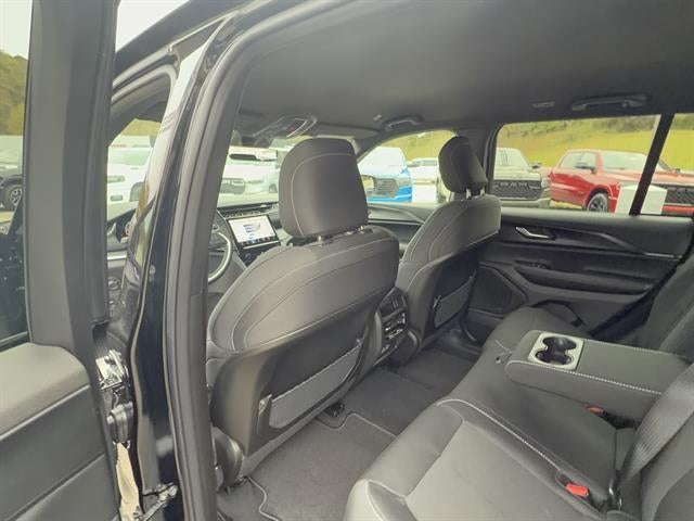 2027 Jeep Grand Cherokee GRAND CHEROKEE LAREDO 4X4