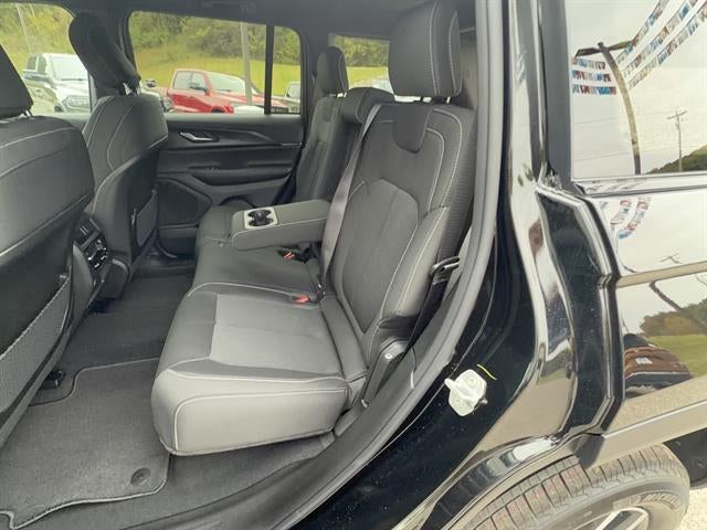 2027 Jeep Grand Cherokee GRAND CHEROKEE LAREDO 4X4