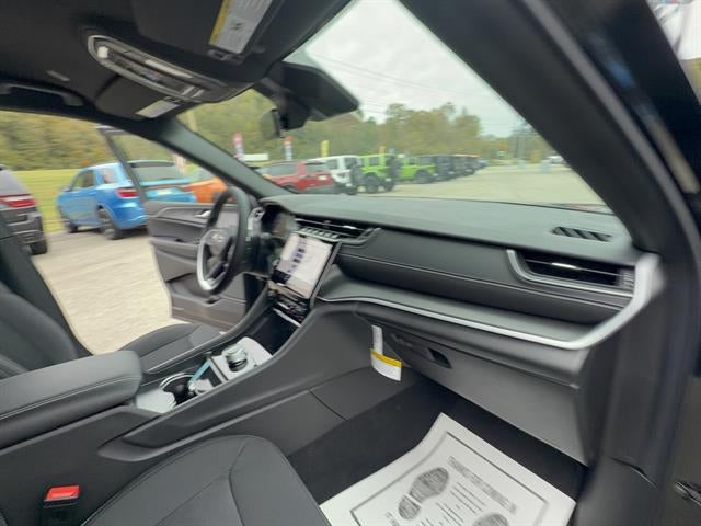 2027 Jeep Grand Cherokee GRAND CHEROKEE LAREDO 4X4