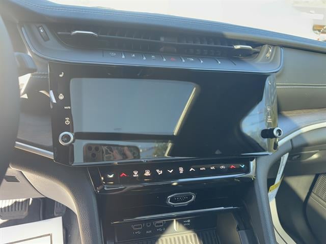 2027 Jeep Grand Cherokee GRAND CHEROKEE LIMITED 4X4