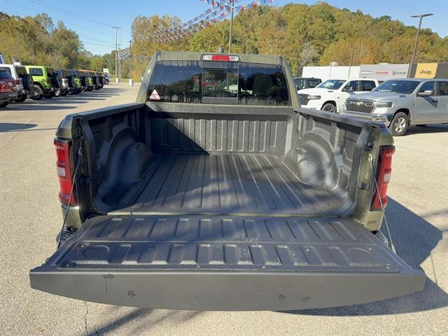 2027 RAM Ram 1500 RAM 1500 EXPRESS CREW CAB 4X4 5'7' BOX