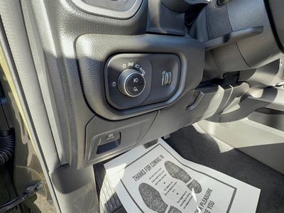 2027 RAM Ram 1500 RAM 1500 EXPRESS CREW CAB 4X4 5'7' BOX