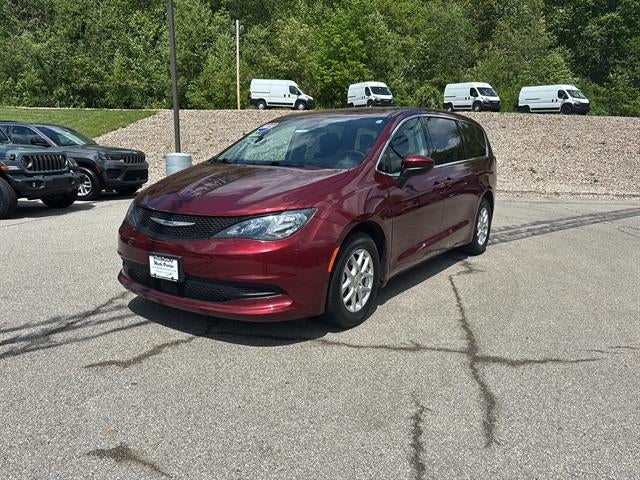 2023 Chrysler Voyager LX's photo
