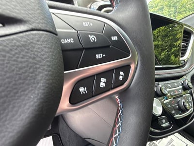 2027 Chrysler Pacifica PACIFICA SELECT AWD