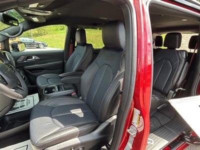 2027 Chrysler Pacifica PACIFICA SELECT AWD