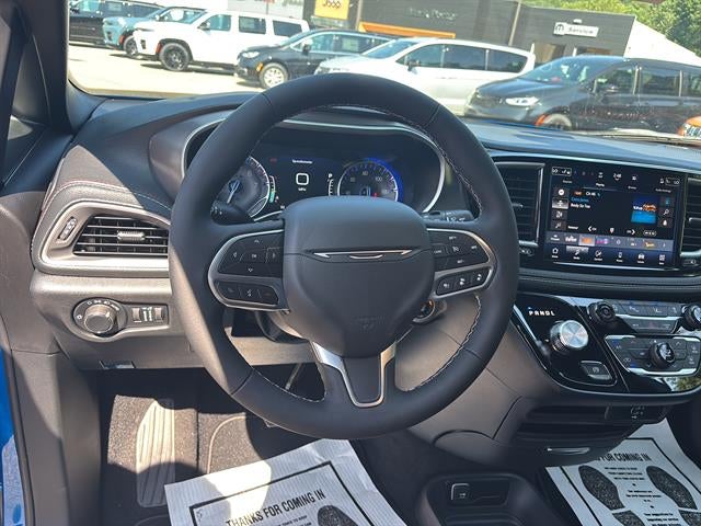 2027 Chrysler Pacifica PACIFICA SELECT AWD