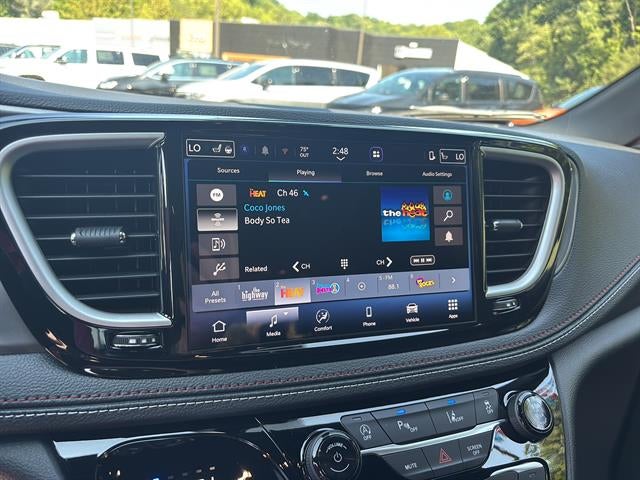2027 Chrysler Pacifica PACIFICA SELECT AWD
