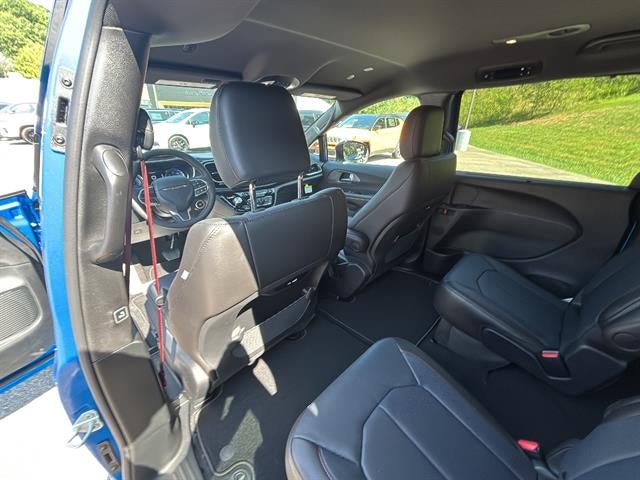 2027 Chrysler Pacifica PACIFICA SELECT AWD