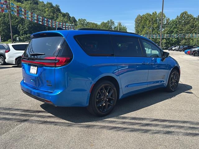 2027 Chrysler Pacifica PACIFICA SELECT AWD