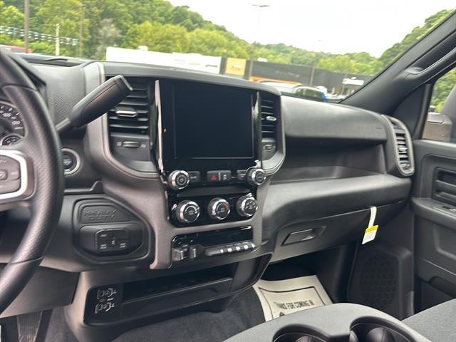 2026 RAM Ram 2500 RAM 2500 BLACK EXPRESS CREW CAB 4X4 6'4' BOX