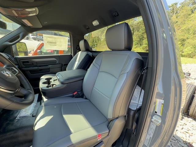 2026 RAM Ram 3500 Chassis Cab RAM 3500 TRADESMAN CHASSIS REGULAR CAB 4X4 84' CA